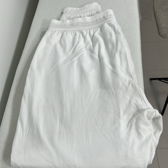Hugo Boss”Heritage”Sweat Pants size XL. Waist is 34”-38”and inseam 29”. Like New - Picture 2 of 14